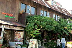 カフェ&レストラン デポズガーデン (1F)