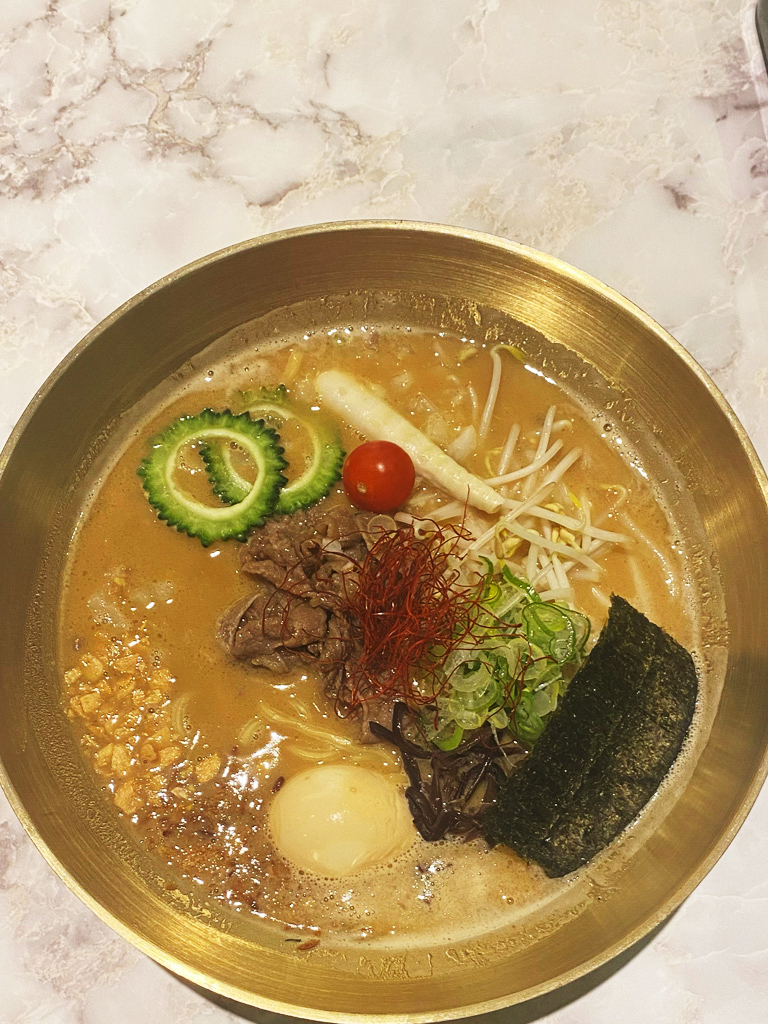 牛骨琉球ラーメン MARUMARO 北谷店（ぎゅうこつりゅうきゅうらーめん まるまろ）